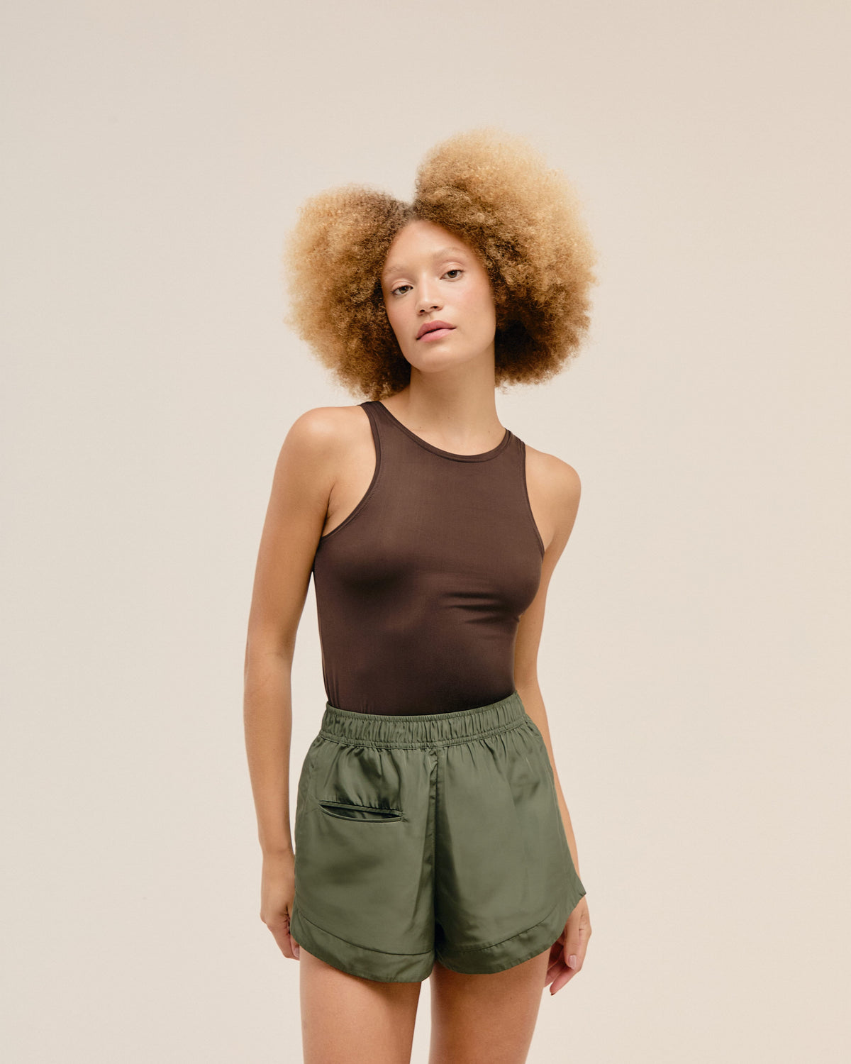 SHORT ISABEL. OLIVE GREEN
