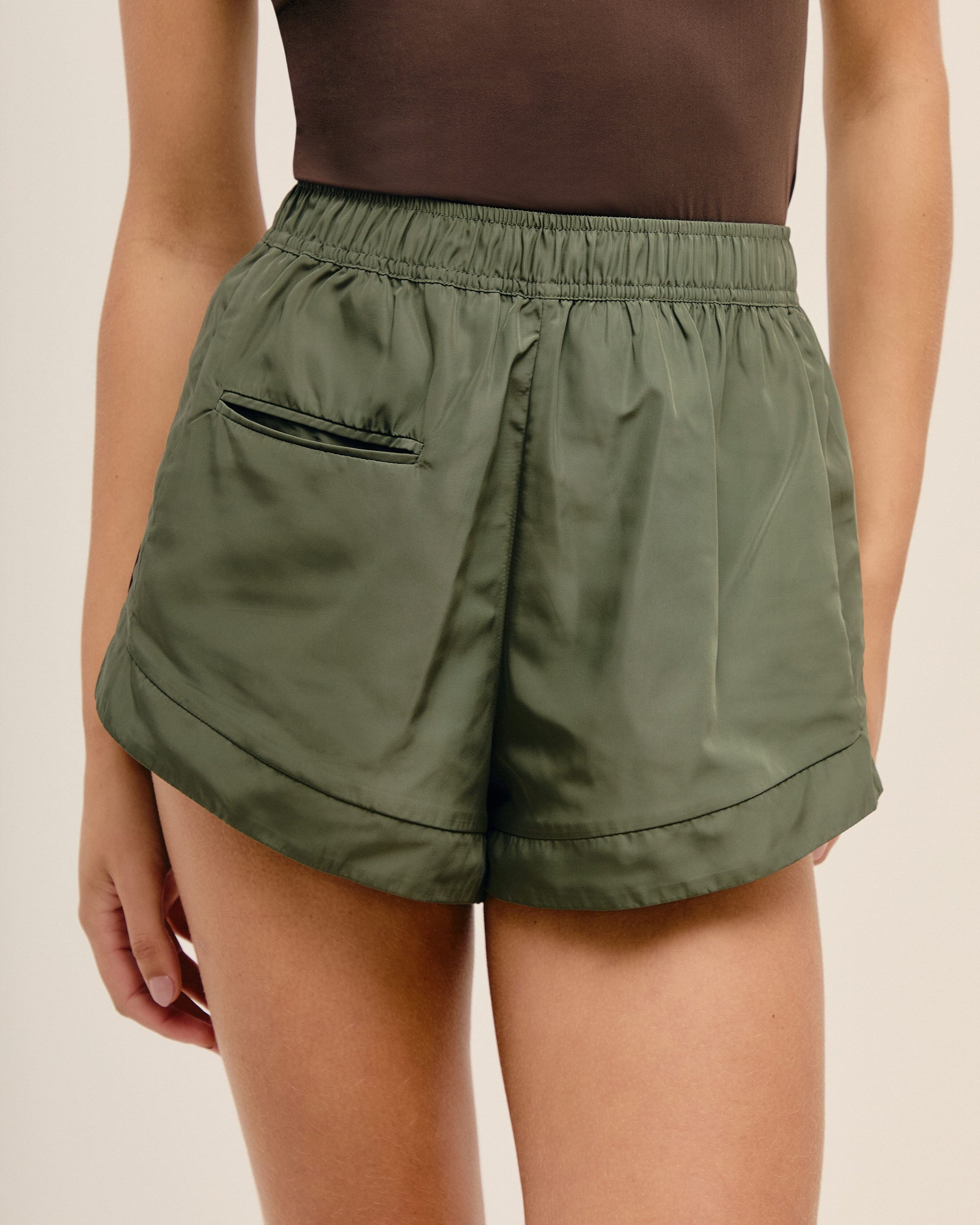 SHORT ISABEL. OLIVE GREEN
