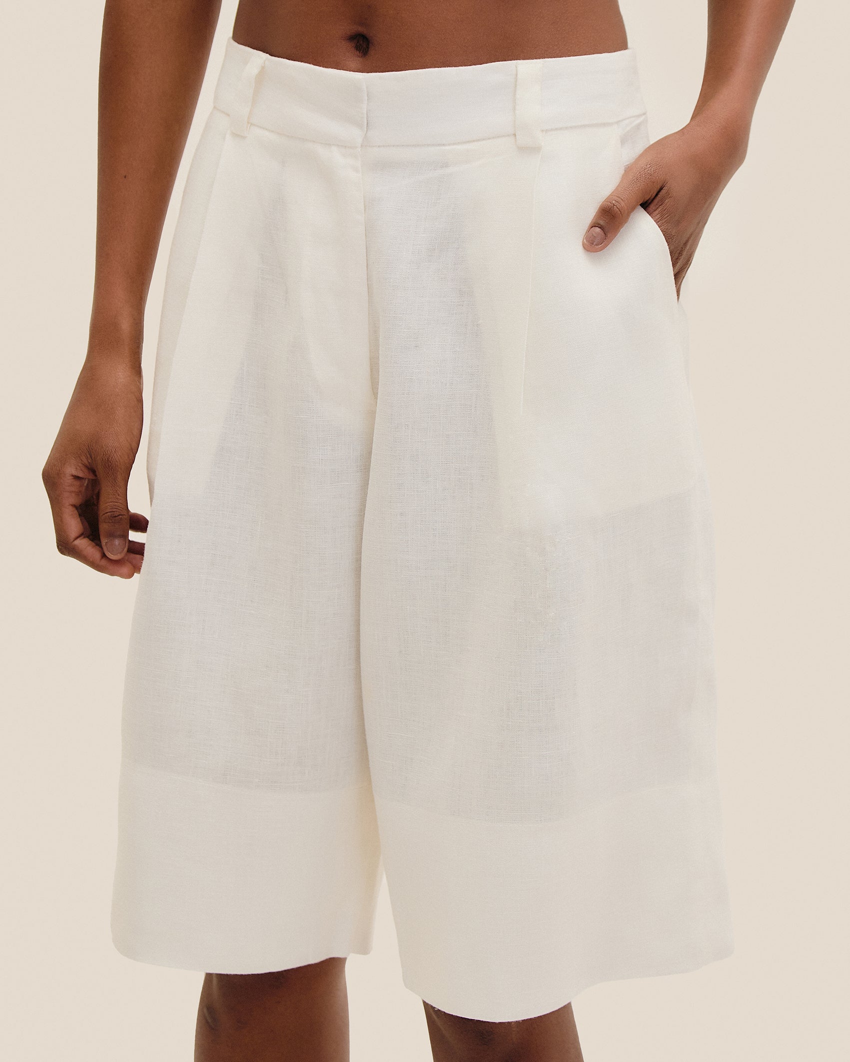 LARISSA SHORTS OFF-WHITE