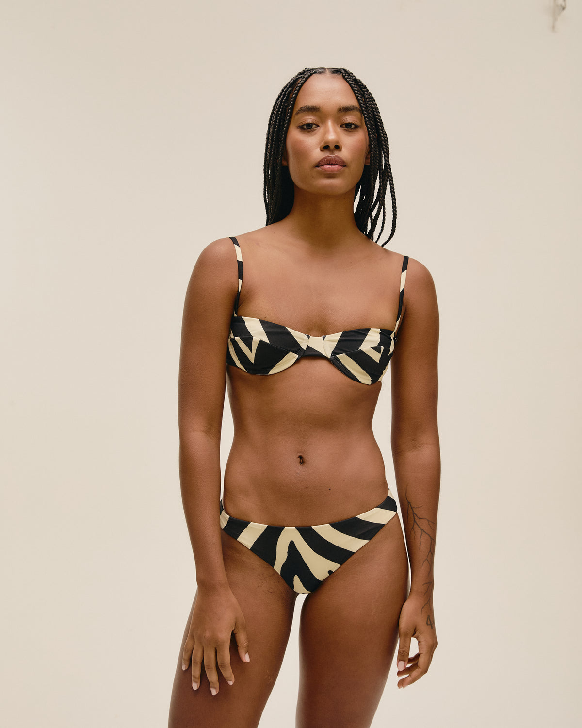 BASIC BOTTOM DIAGONAL ZEBRA